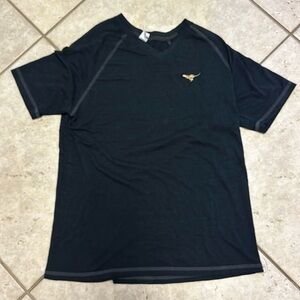 ALO black v neck shirt